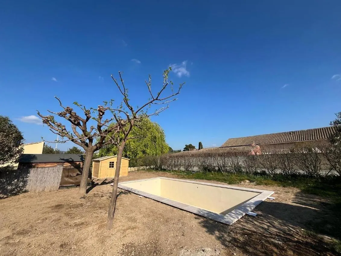 Villa Beau Soleil Piscine Jardin Parking LʼIsle-sur-la-Sorgue